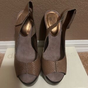 Pelle Moda Brown Slingback Heels with Peep-Toe Design